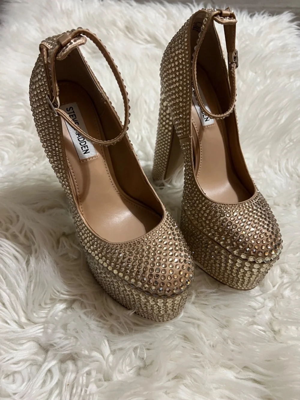 Steve Madden Skyrise Rhinestone Platform Pumps Size 6